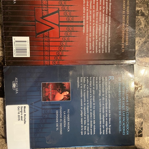 Spanish books Academia de Vampiros - Picture 2 of 2